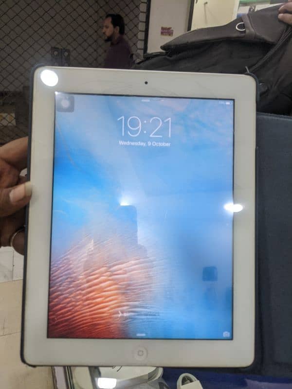 Apple IPad 2 WiFi 32GB 2nd Generation 3