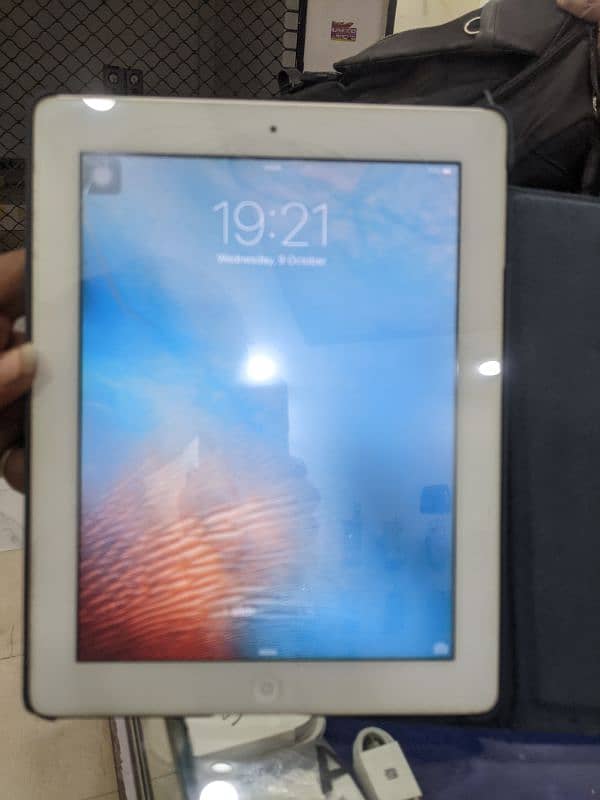 Apple IPad 2 WiFi 32GB 2nd Generation 4