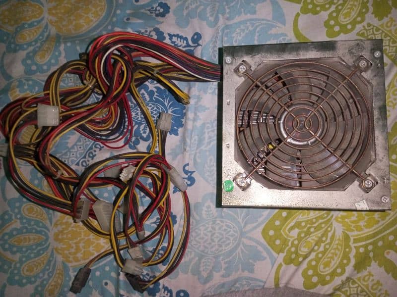 power supply 550 Watts 1