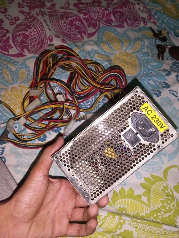 power supply 550 Watts 2