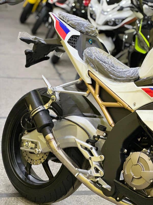 BMW S1000RR REPLIKA 400 CC INSTALLMENT PLAIN AVAILABLE 4