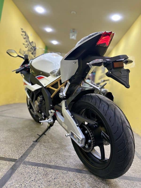 BMW S1000RR REPLIKA 400 CC INSTALLMENT PLAIN AVAILABLE 12