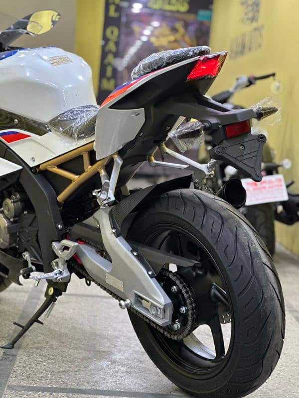 BMW S1000RR REPLIKA 400 CC INSTALLMENT PLAIN AVAILABLE 19