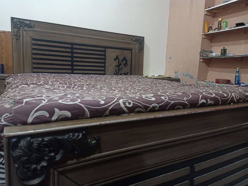 king size wooden bed 1