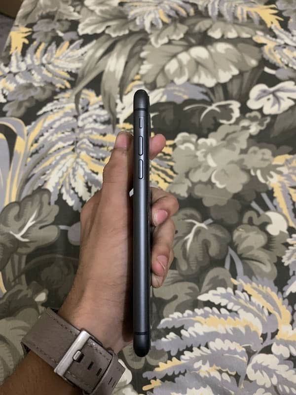 Iphone 11 Black color 2