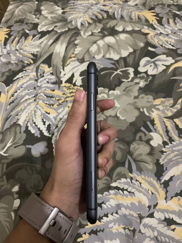 Iphone 11 Black color 3