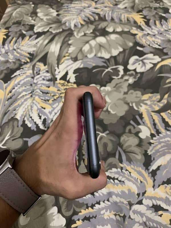 Iphone 11 Black color 4