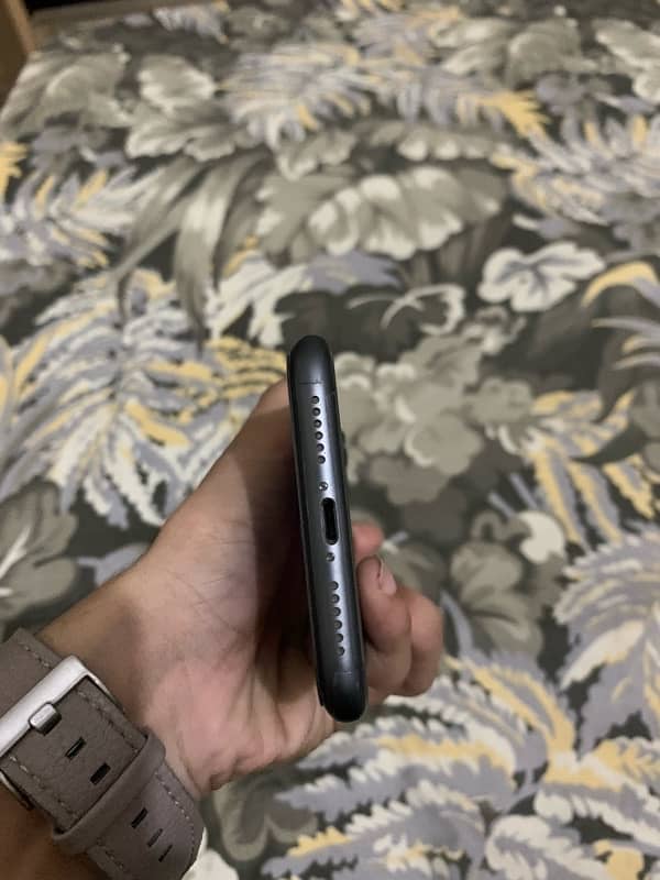 Iphone 11 Black color 5