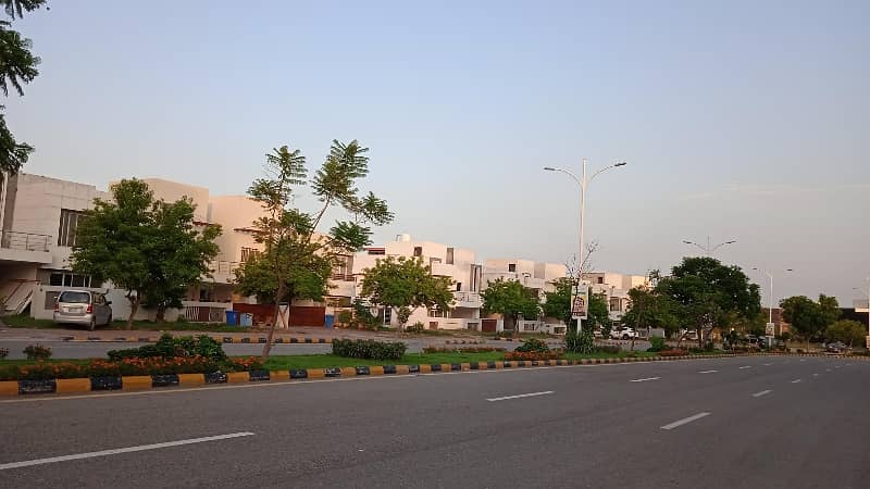 I Block Gulberg Recidencia Prime Location 10 Marla Plot Available For Sale 1