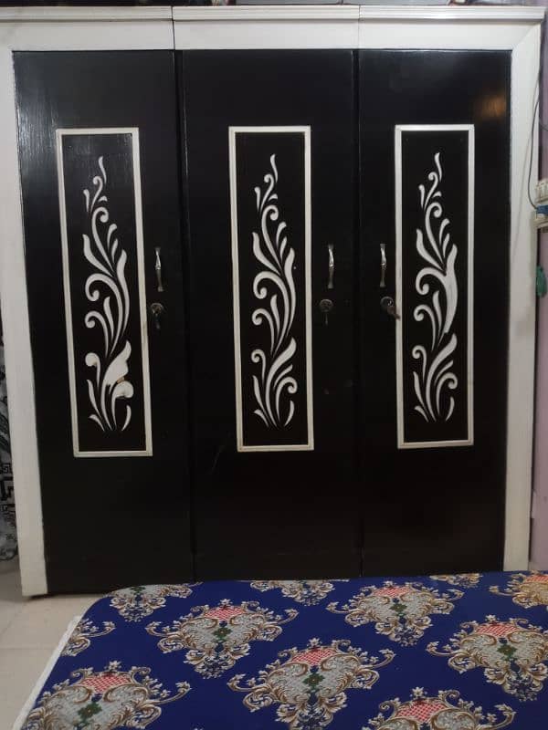 complet furniture set with glass trolly sale only 01 year used 4