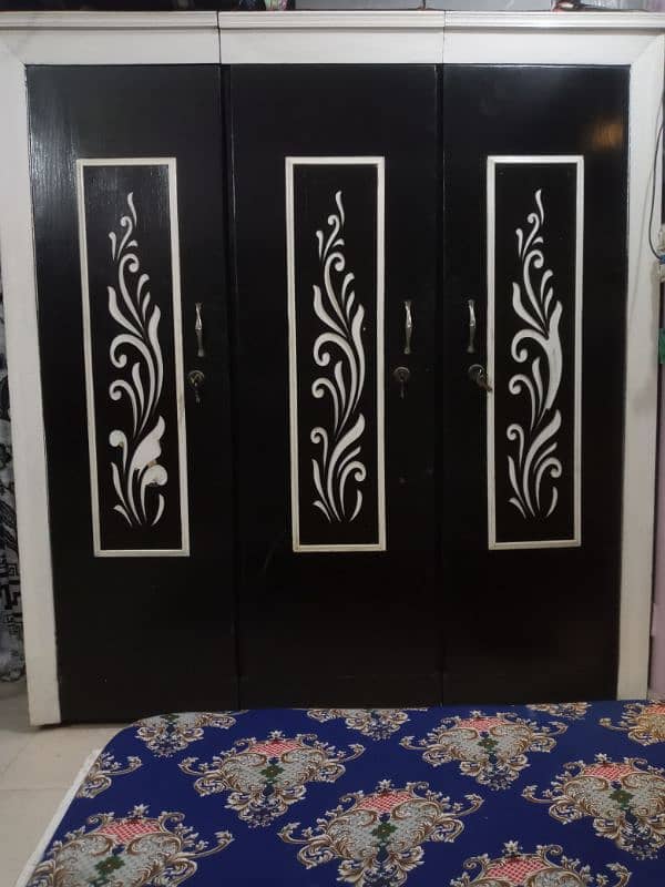 complet furniture set with glass trolly sale only 01 year used 5