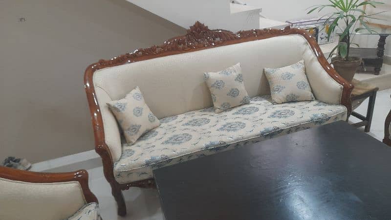 5 seater chinyoti  sofa set. 2