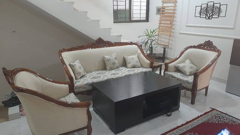 5 seater chinyoti  sofa set. 4