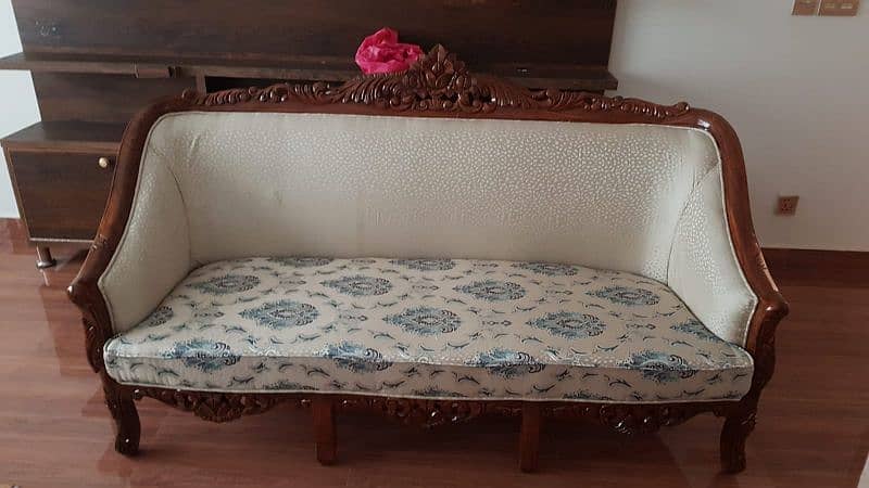 5 seater chinyoti  sofa set. 6