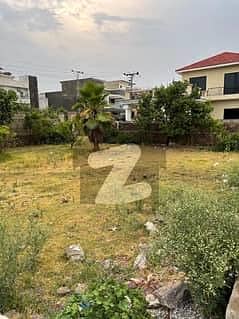 F-11/2 Margalla Road Conner Plot available For Sale Prime Location 0