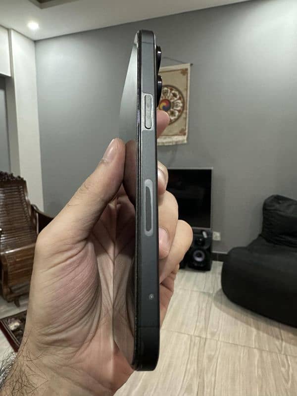 iPhone 15 Pro Max 256gb JV/Factory Locked 5