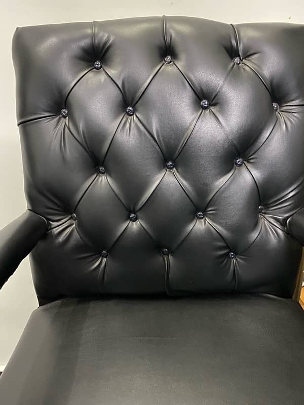 Office guest chairs in new condition 1