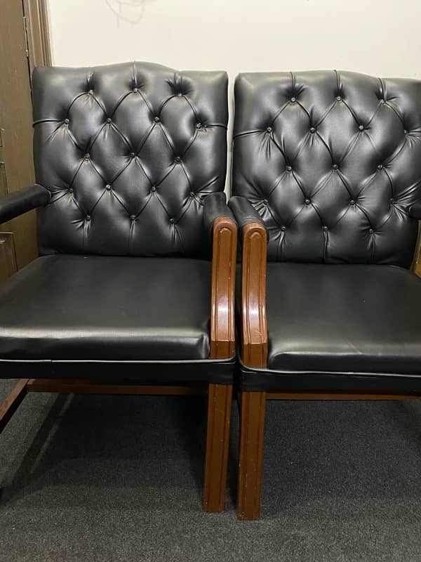 Office guest chairs in new condition 2