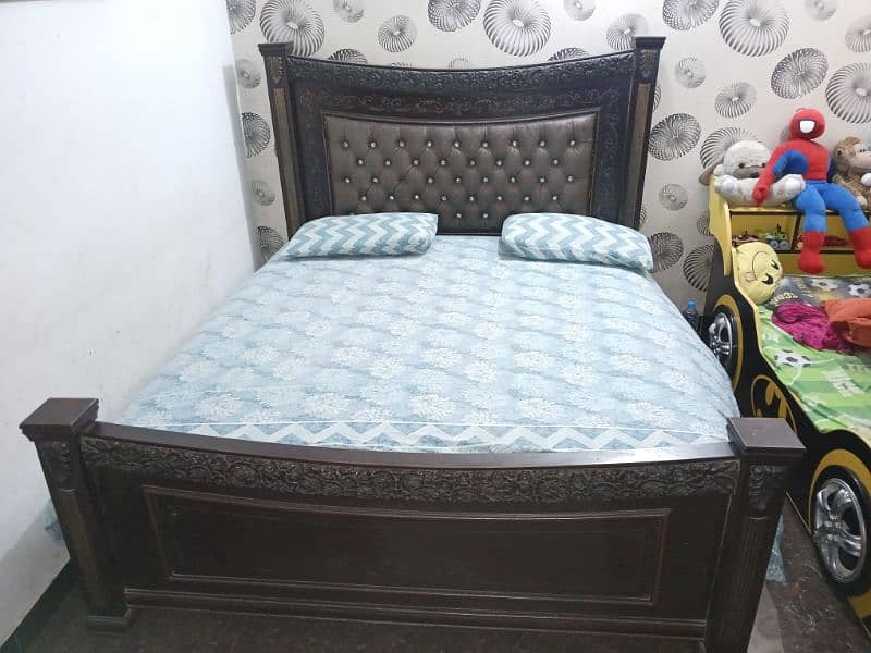 Sale bed with side table and dressing 2