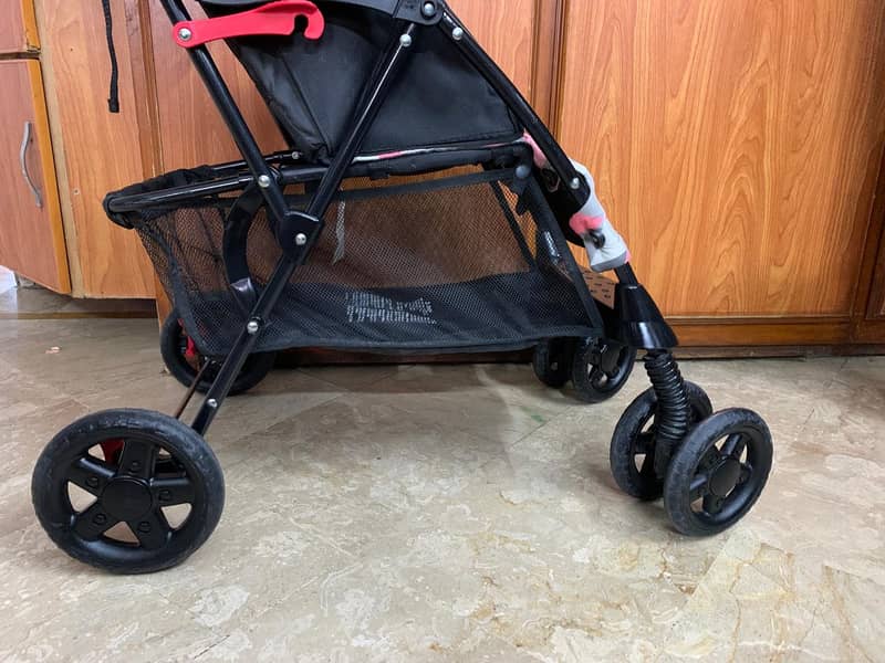 cloud sport pram in excellent condition 2