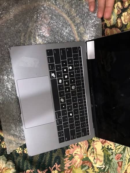 MacBook pro 2016 16GB /256GBssd condition10/9not ON issue I don’t know 8