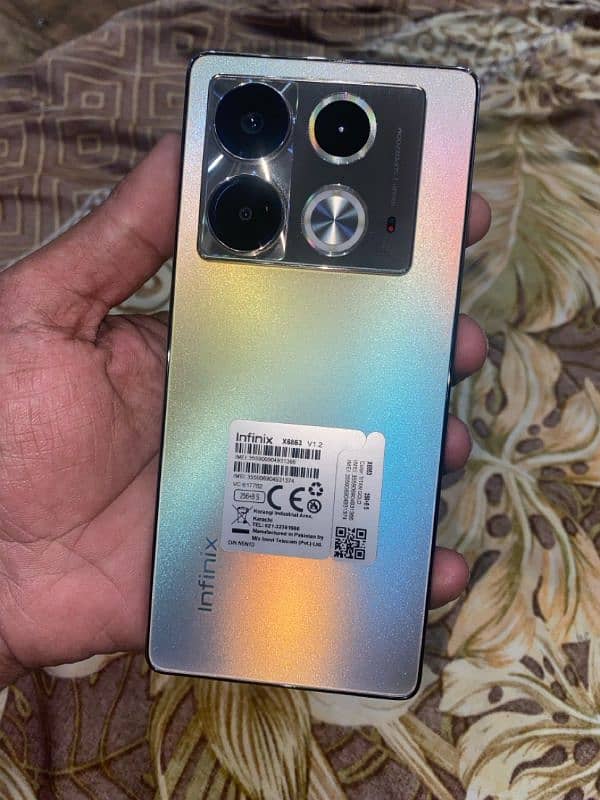 Infinix note 40 8/256 3