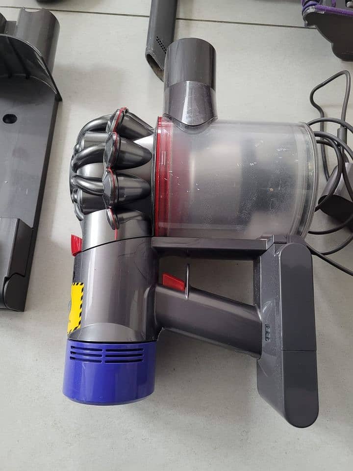 Dyson V8 cordless turbine vacuum cleaner 2