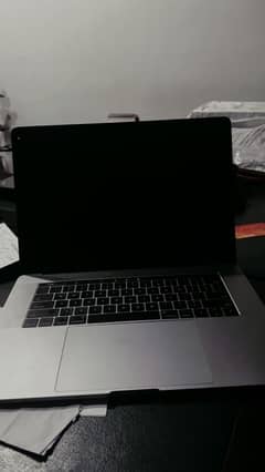 MacBook pro 2017 16/512 0