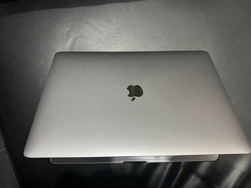 MacBook pro 2017 16/512 3