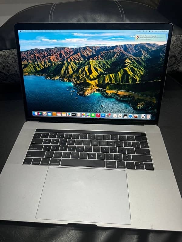 MacBook pro 2017 16/512 6