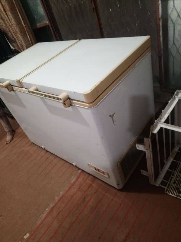 Like new freezer. Allama iqbal town lahore. 1