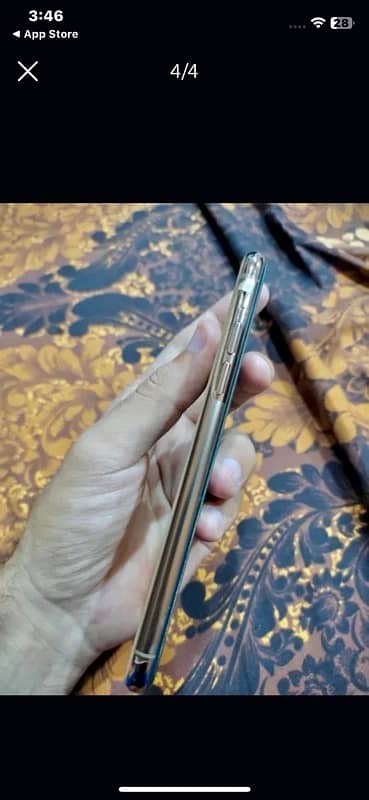 I Phone xs Gold 3