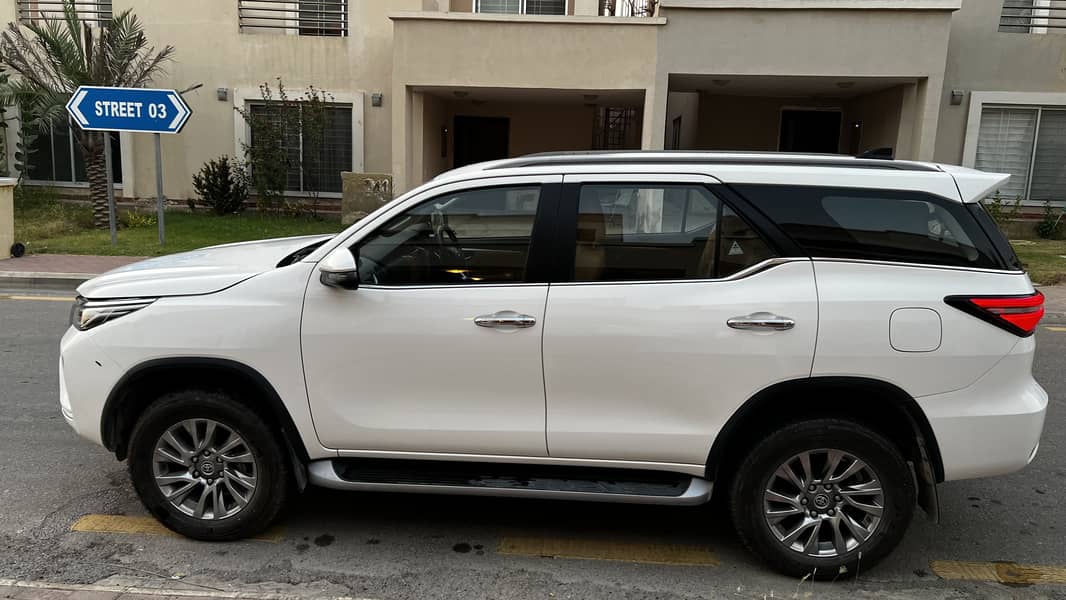 Toyota Fortuner V 4*4 2021 3