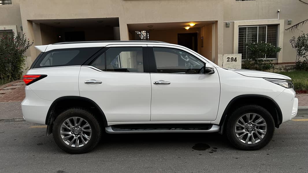 Toyota Fortuner V 4*4 2021 4