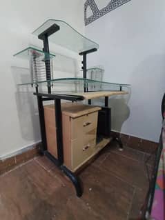 computer table good condition contact 03298418862