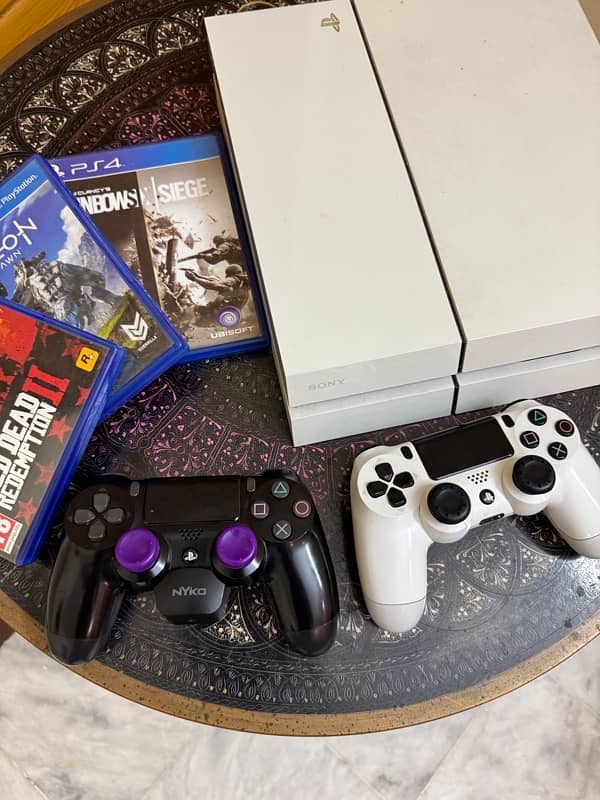 ps4, white color limited edition slim with 5 games 1