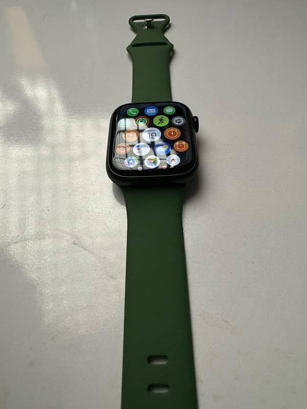 apple watch series 7 limited edition with original green straps 0