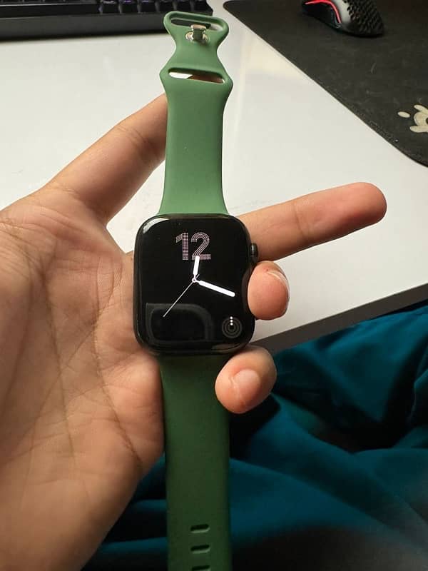 apple watch series 7 limited edition with original green straps 1