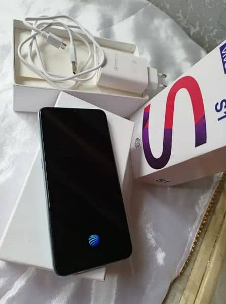 vivo s1 with box and charger 128gb memory display finger sensor 3