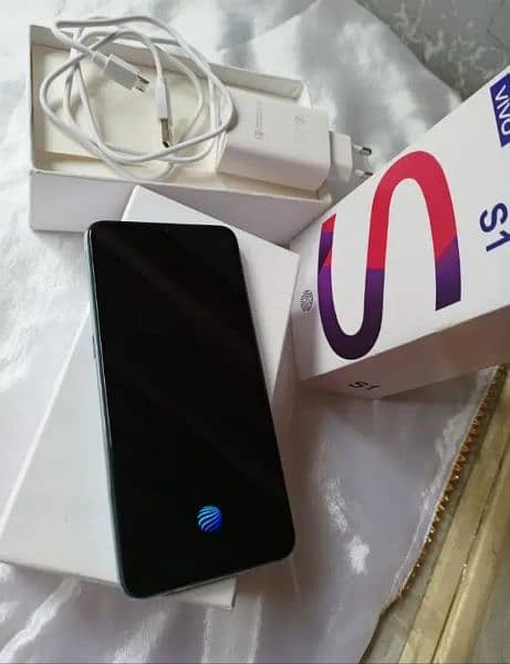 vivo s1 with box and charger 128gb memory display finger sensor 4