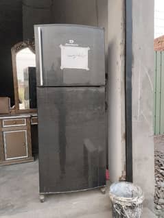 Dowlance Refrigerator 14 cubic fut  Good condition