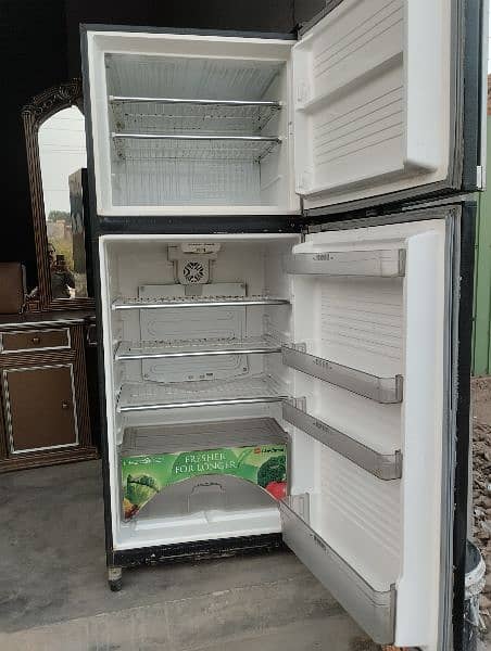 Dowlance Refrigerator 14 cubic fut  Good condition 3