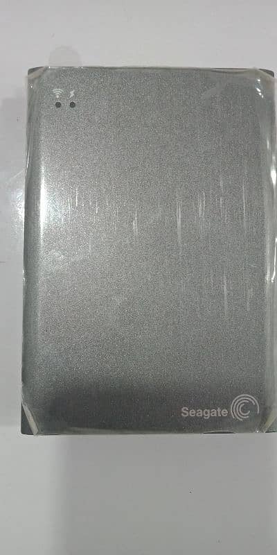 Seagate Wireless Plus 1TB Portable External HDD for Mobile (Gray) 2