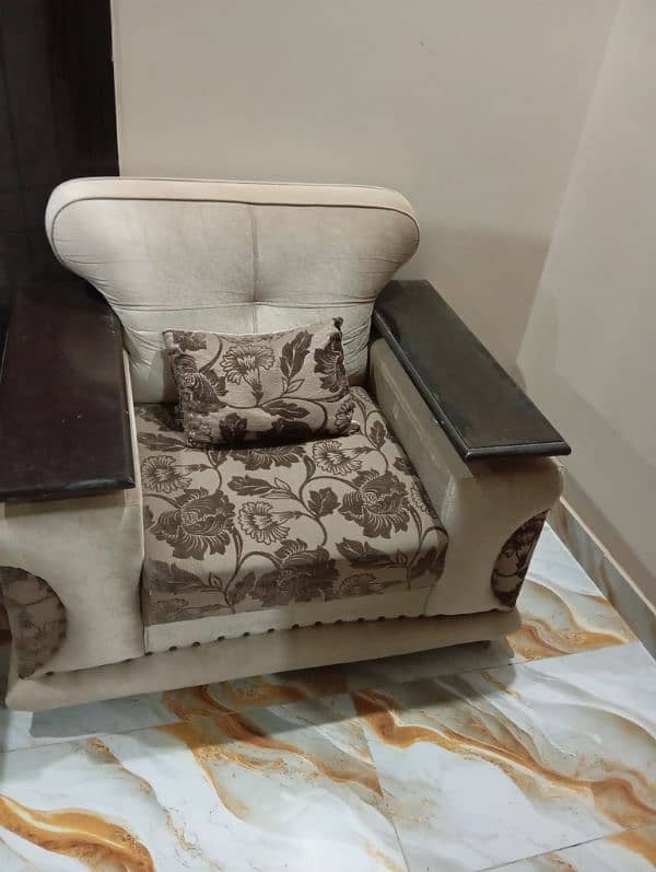 07 seater sofa set in good condition for sell 2