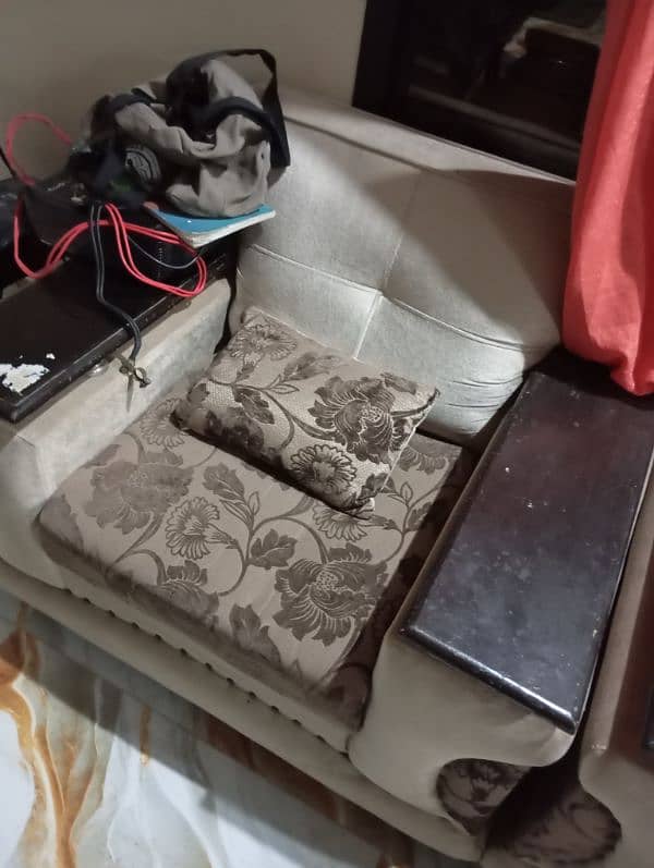 07 seater sofa set in good condition for sell 3