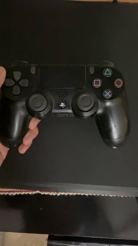 PS4 Slim 500 GB 1 controller 2