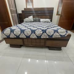 king size bed 2 side table with dressing