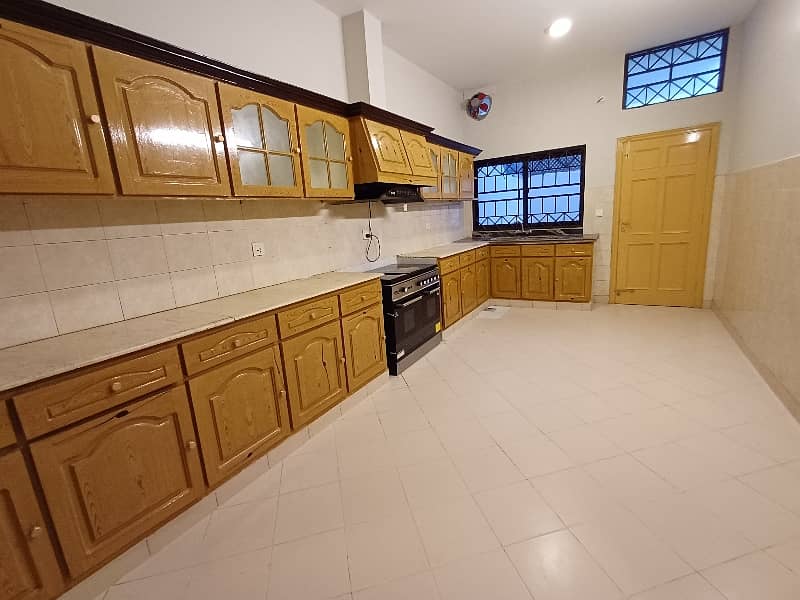 Lvl Bani Gala 6 Beds 2 Kitchen Neat And Clean Independent House Ideally Located Available For Rent 4