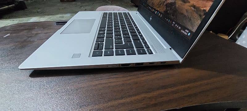 Hp elitebook 1040 g4  i5 7gen 2