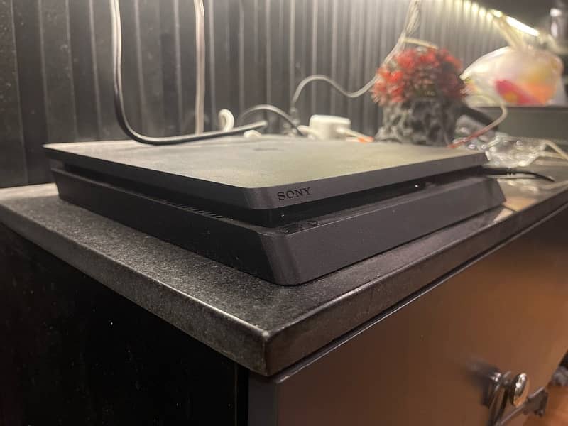 ps4 slim10/10 condition 500GB with 1TB external and 3 hyped games 0